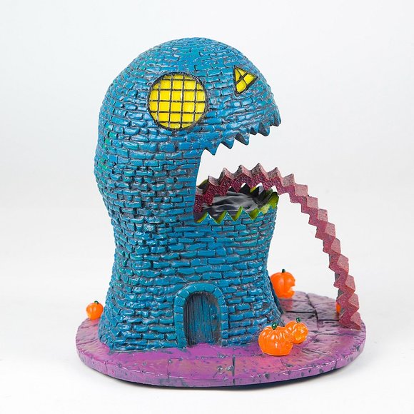 SALE The Nightmare Before Christmas Lizzard House Blacklight Village Collection - Picture 2 of 5